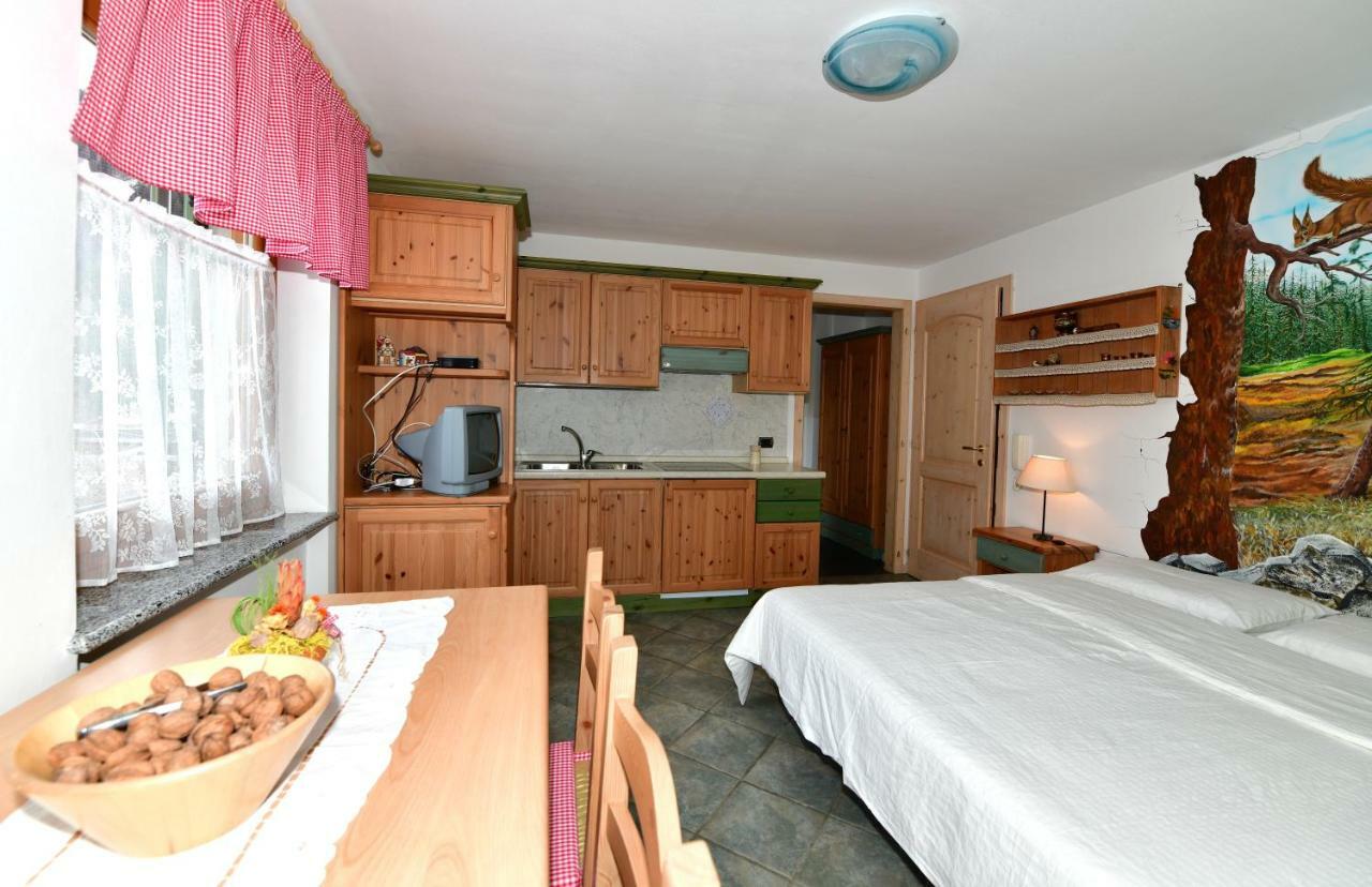 Agritur Volpaia Rooms And Apartments Vermiglio Eksteriør billede