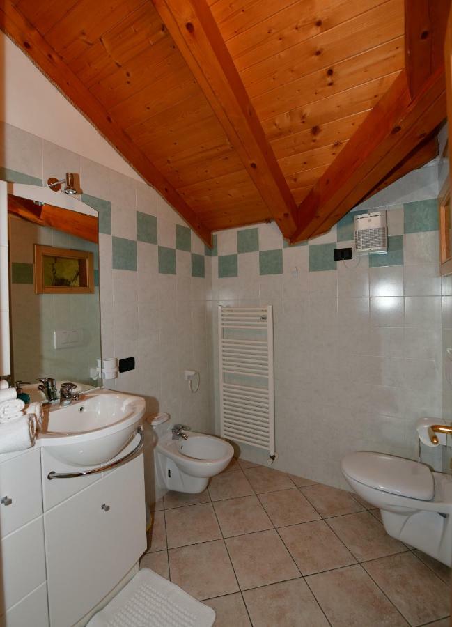 Agritur Volpaia Rooms And Apartments Vermiglio Eksteriør billede