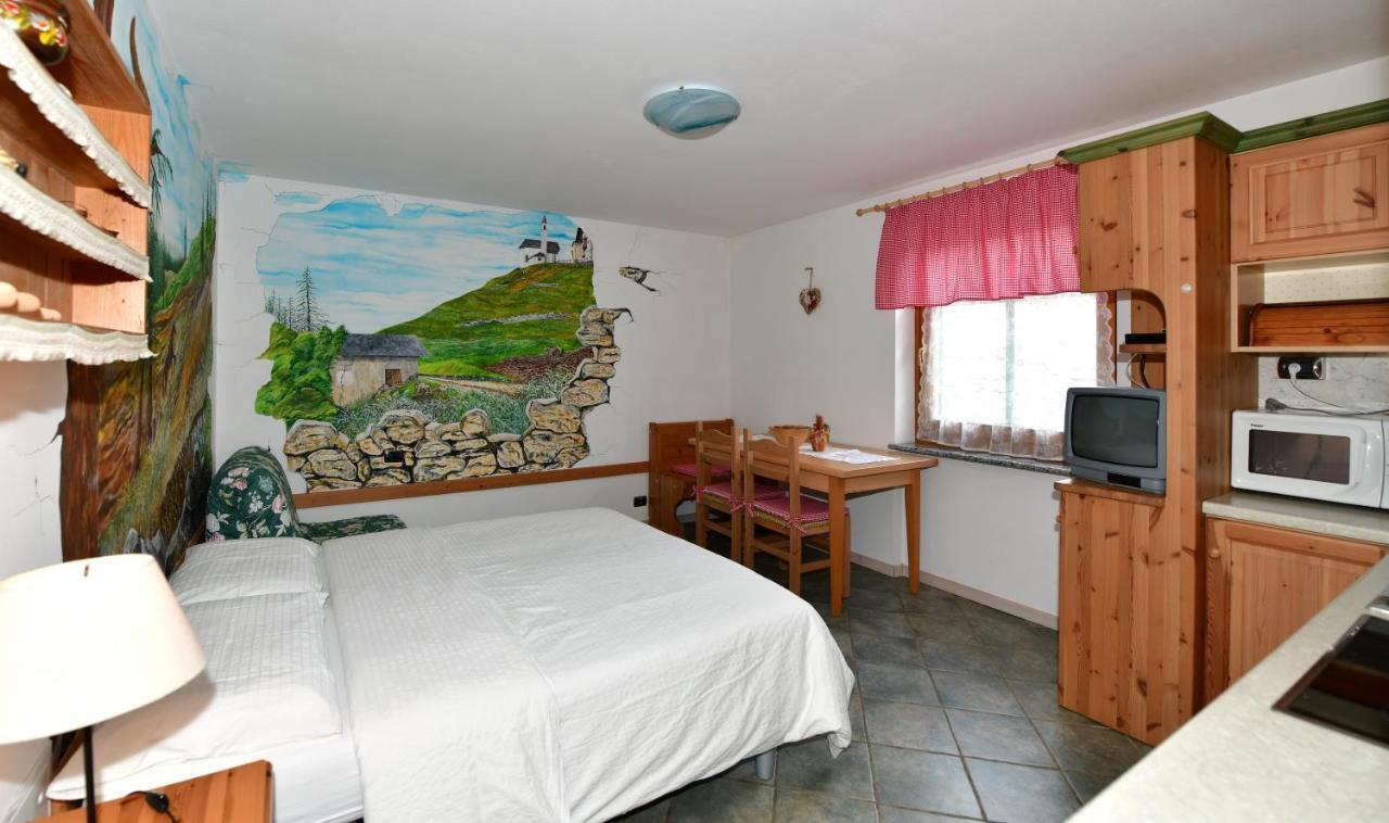 Agritur Volpaia Rooms And Apartments Vermiglio Eksteriør billede